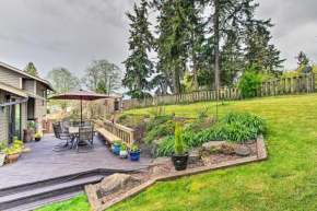 Cozy Kent Home with Fire Pit, 18 Mi to Seattle!